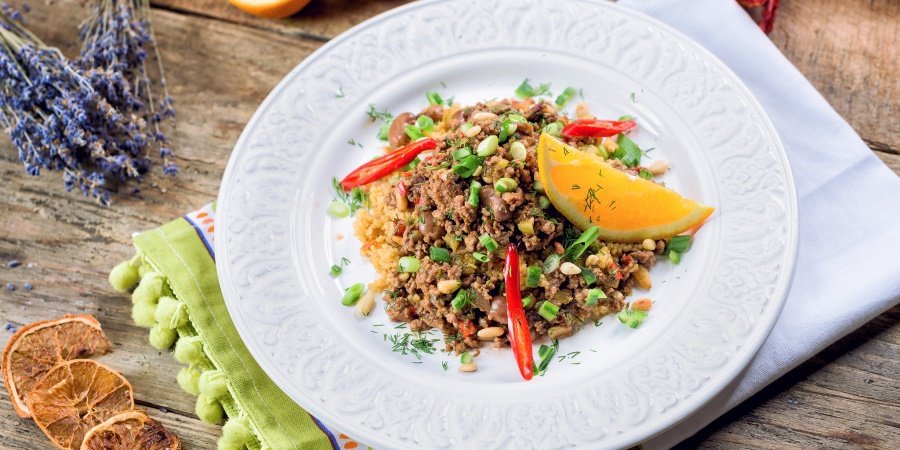 Mancare de cous cous cu carne tocata de miel