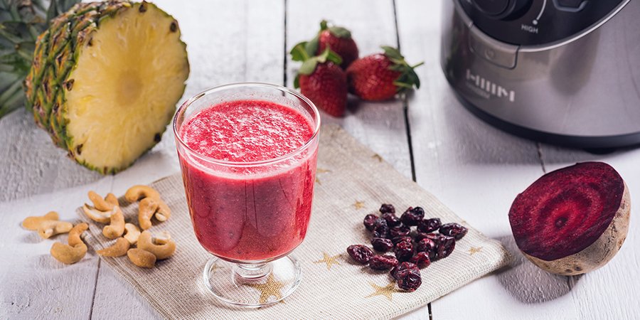 Smoothie de capsuni, merisoare si sfecla rosie