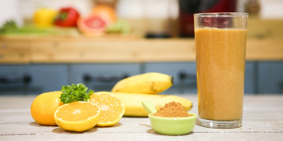 Smoothie cu portocala, banana si scortisoara