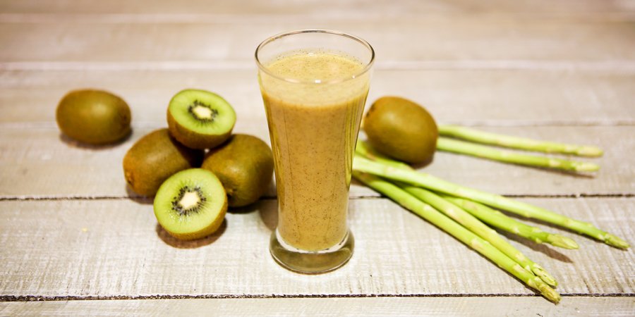 Smoothie cu kiwi si sparanghel