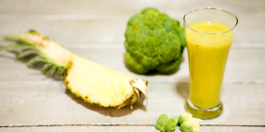 Smoothie cu broccoli si ananas