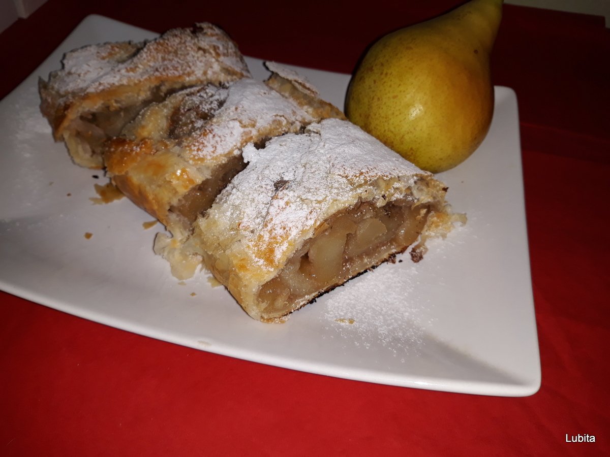 Strudel cu pere