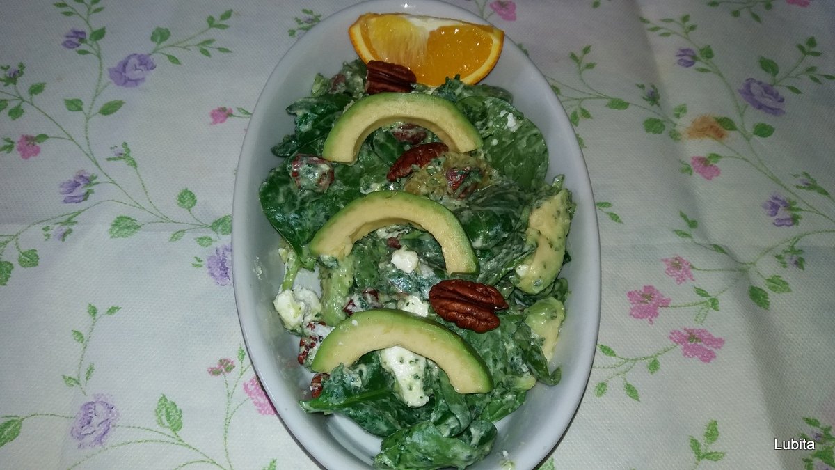 Salata cu avocado