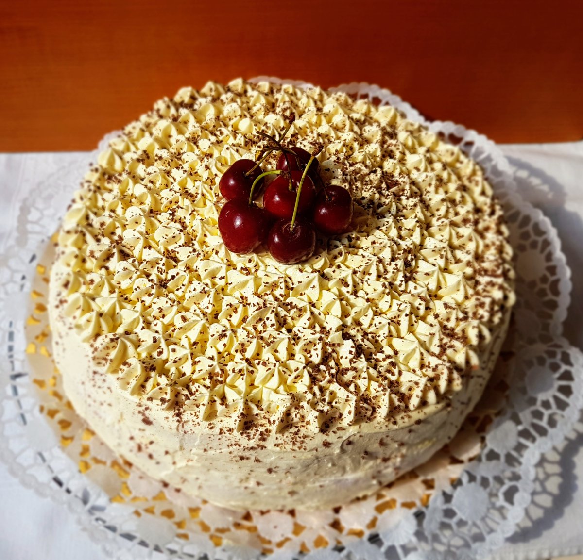 Tort cu jeleu de cirese si crema de vanilie cu mascarpone