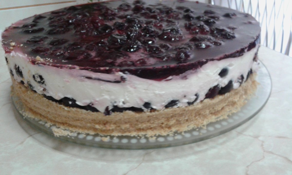 Cheesecake cu cirese negre