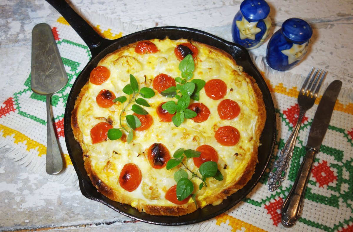 Quiche cu conopida, rosii cherry si cascaval