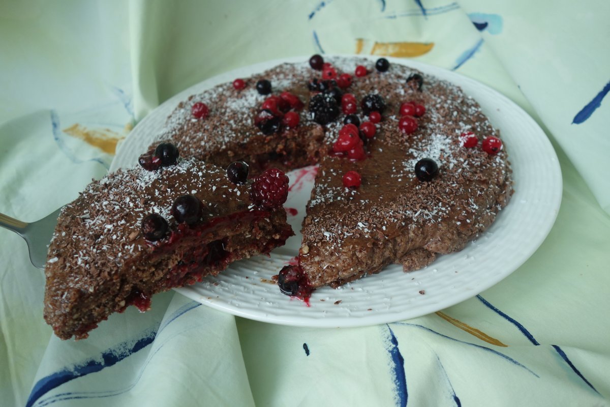 Tort vegan cu fructe de padure