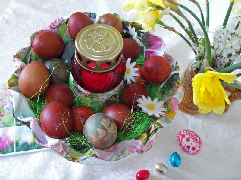 Oua in culori naturale pentru Sfintele Pasti