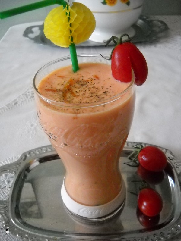 Smoothie de rosii si portocale