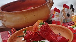 Ardei kapia rosu umplut cu legume si carne de pui