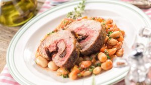 Rulada de porc cu sos picant de prune