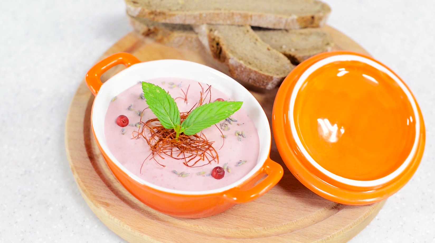Salata iraniana cu iaurt si sfecla - Reteta video