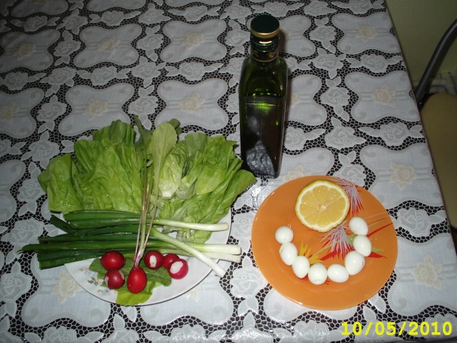 Salata asortata cu oua de prepelita