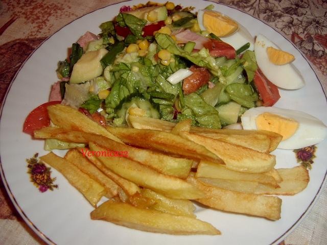 Salata asortata cu avocado