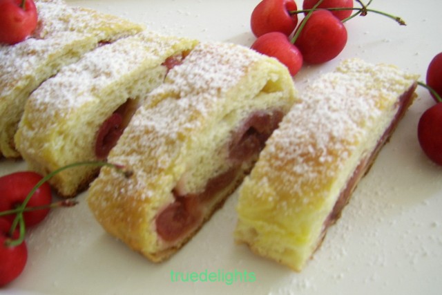 Strudel cu cirese