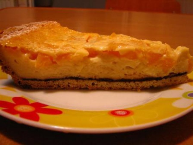 Tarta cu piersici si crema de vanilie