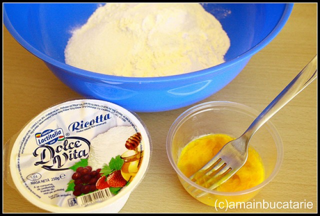 Clatite cu ricotta, banane si iaurt