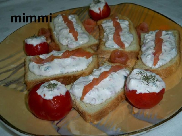 Aperitive cu crema de branza si somon
