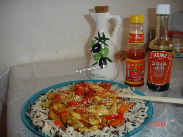 Pui chinezesc cu orez salbatic