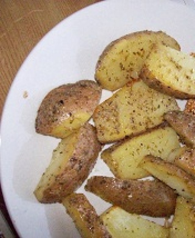 Cartofi cu usturoi la cuptor