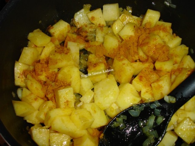 Pui curry cu aroma de scortisoara