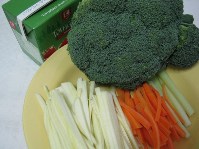 Broccoli in sos rosu