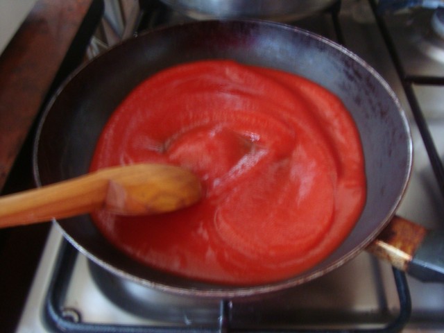 Paste cu sos de rosii