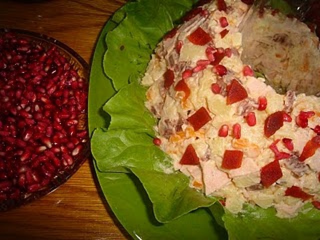 Tort de salata cu rodie