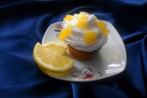 Cupcakes with lemon curd