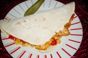 Tortillas umplute cu piept de pui picant