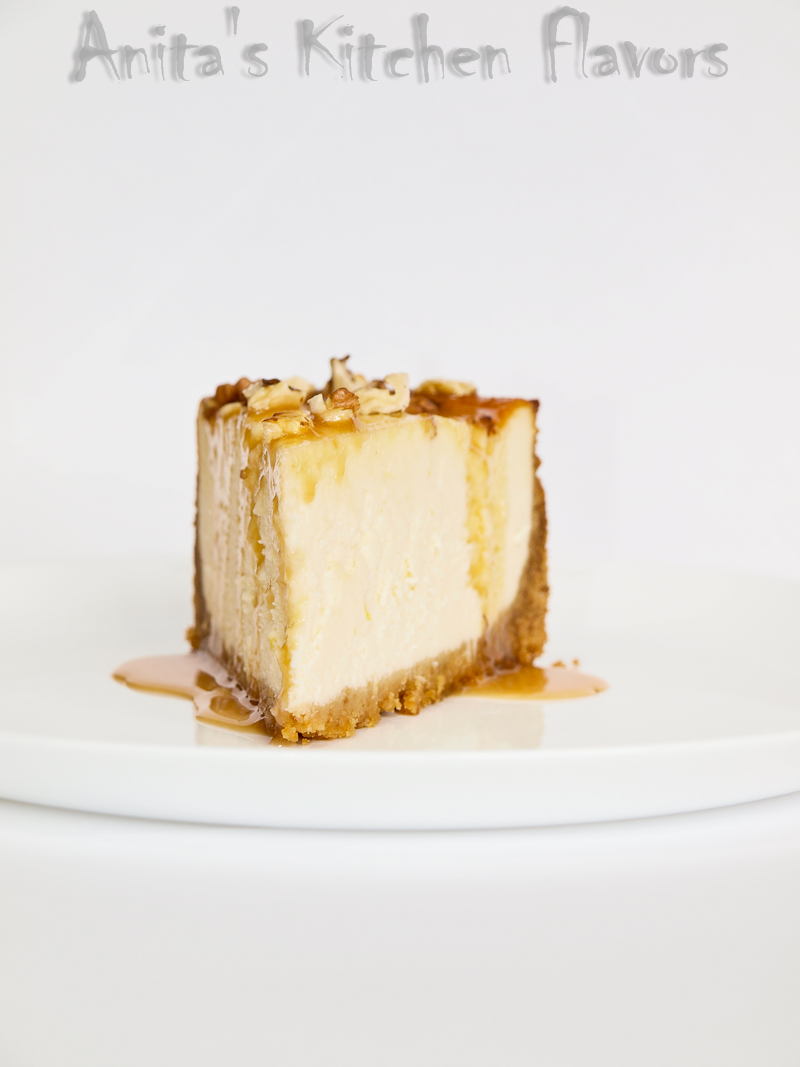 Cheesecake cu caramel si nuci