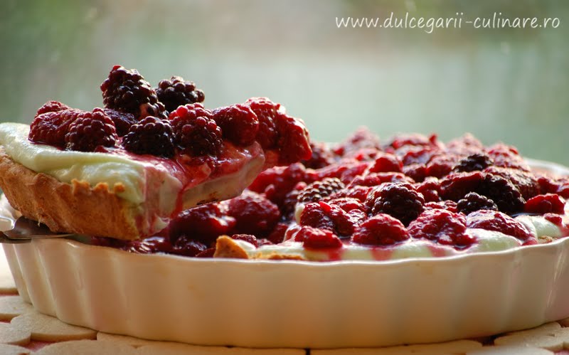 Tarta cu mascarpone, menta si fructe de padure