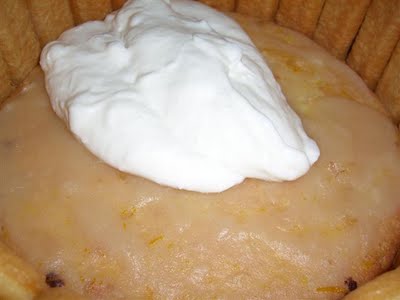 Tort cu crema de iaurt si jeleu de fructe
