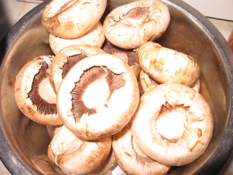 Ciuperci umplute cu ceapa