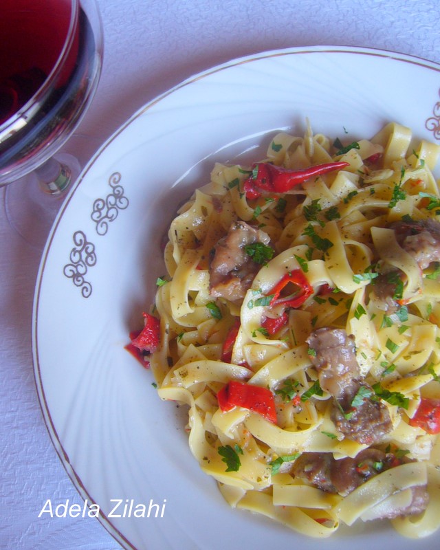 Tagliatelle cu pipote de pui si vin de Porto