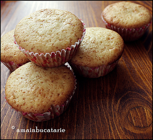 Muffins cu portocale si inima de nuca