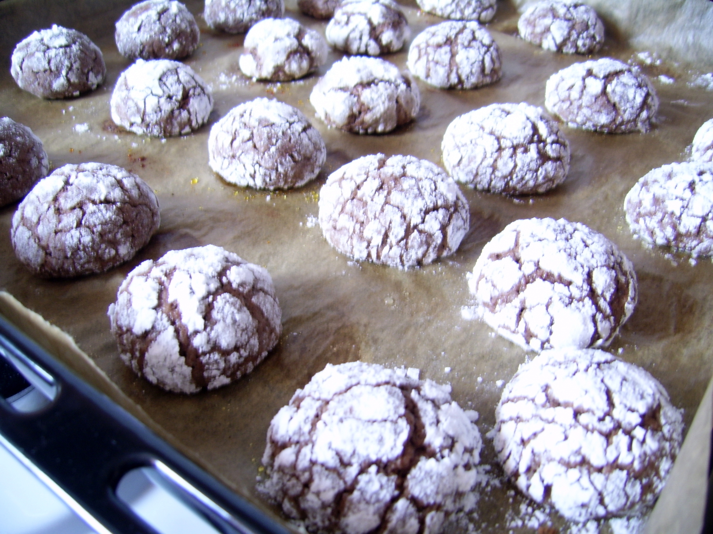 Chocolate crinkles