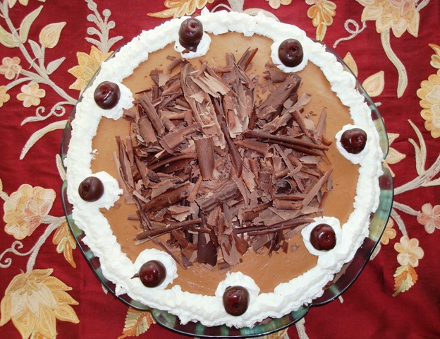 Tort Padurea Neagra cu visine si ciocolata