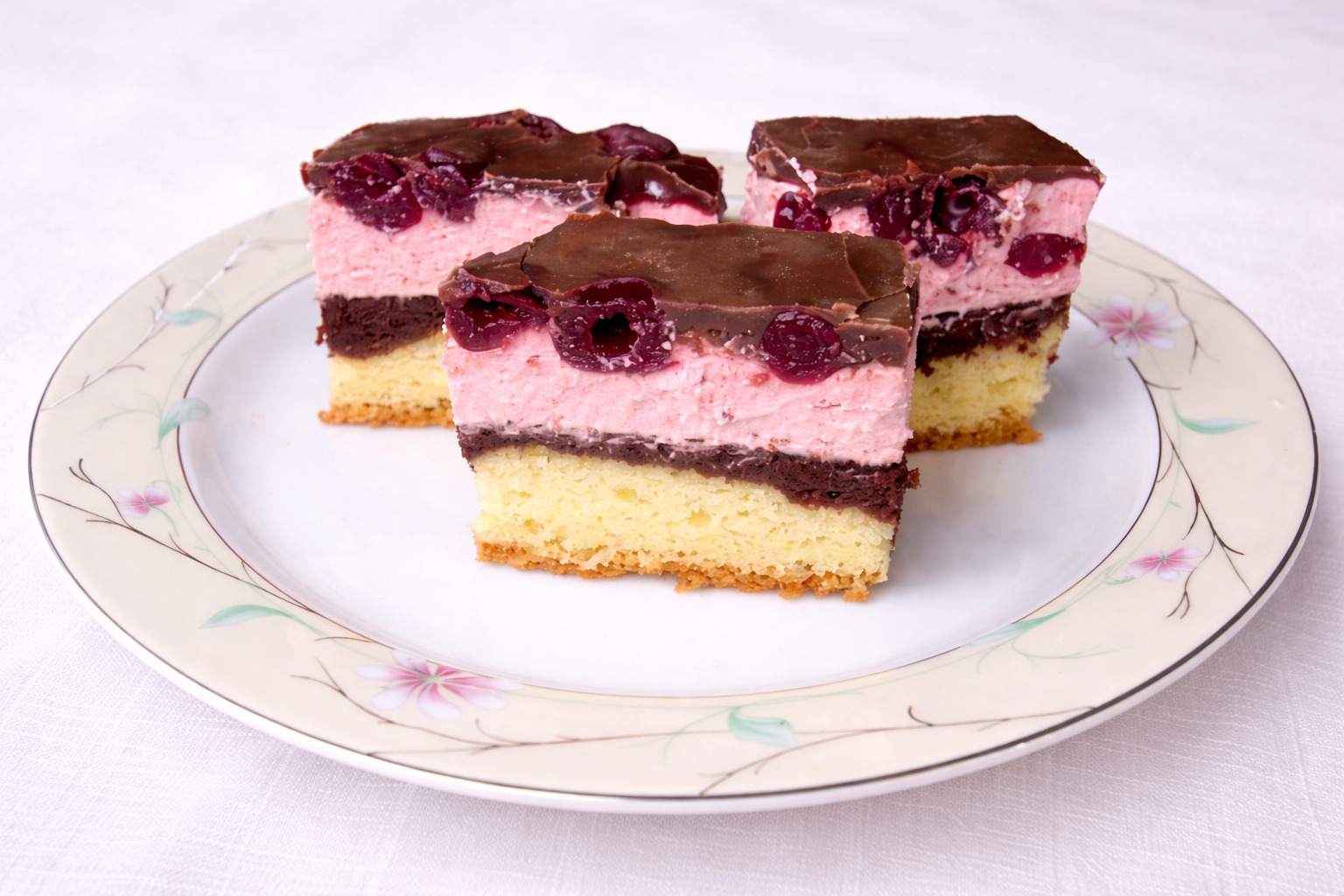 Prajitura cu crema de visine si ciocolata