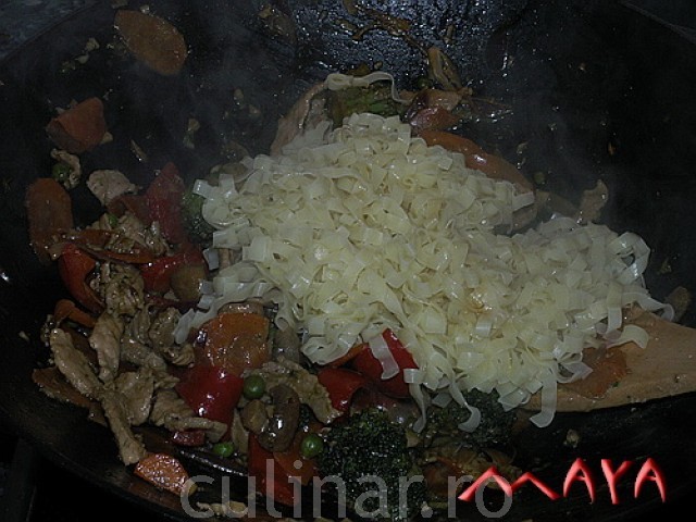 Porc exotic cu paste de wok