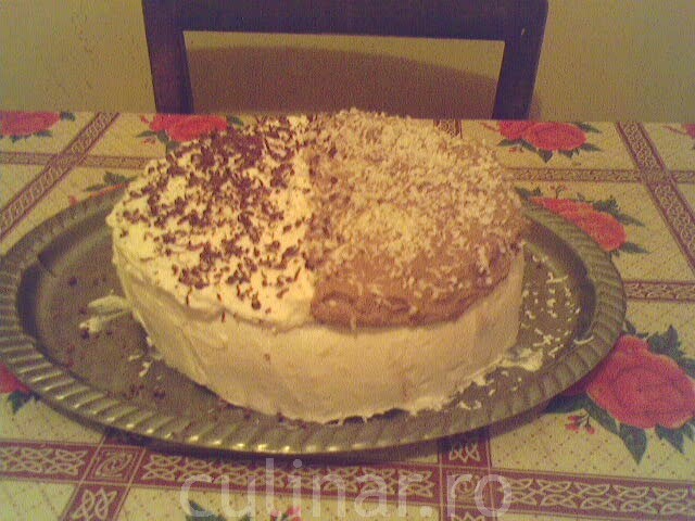 Tort alb-negru