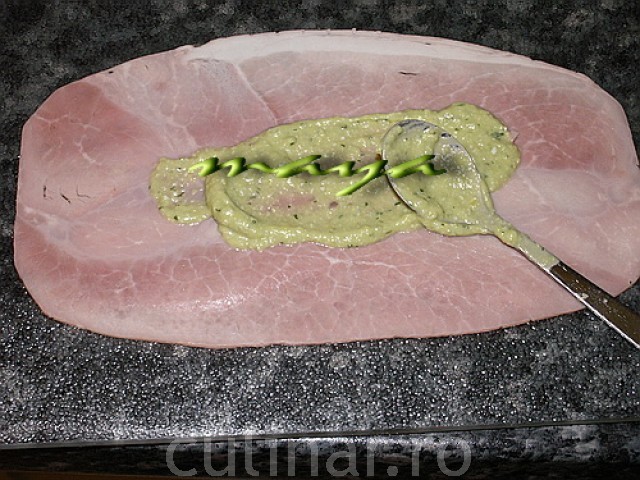 Pasta de avocado cu ou