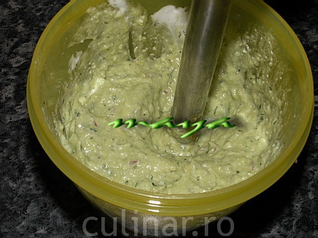 Pasta de avocado cu ou