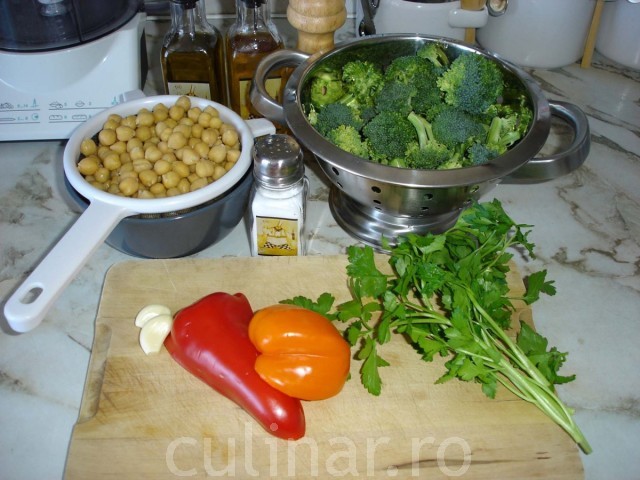 Broccoli marinat, salata racoritoare