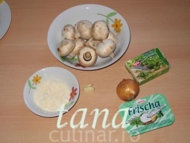 Ciuperci umplute cu parmesan