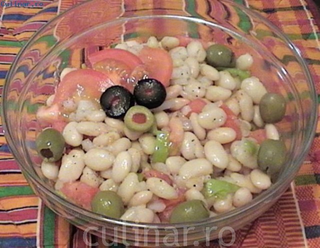 Salata de fasole uscata fiarta