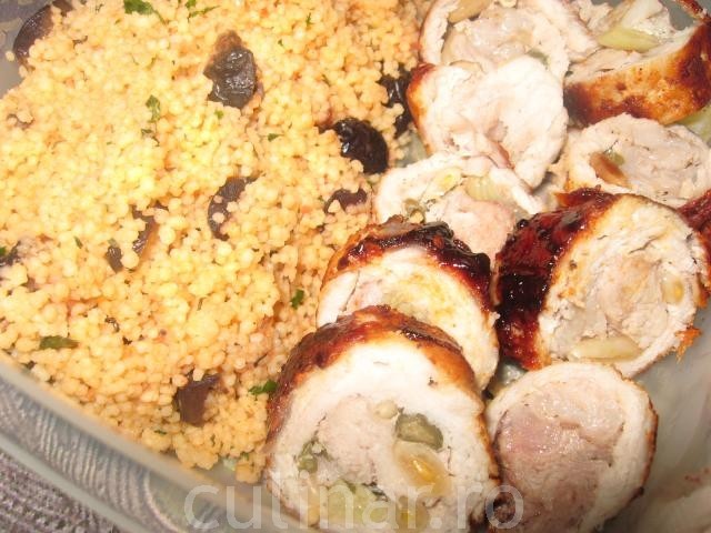 Rulouri de carne cu garnitura de couscous