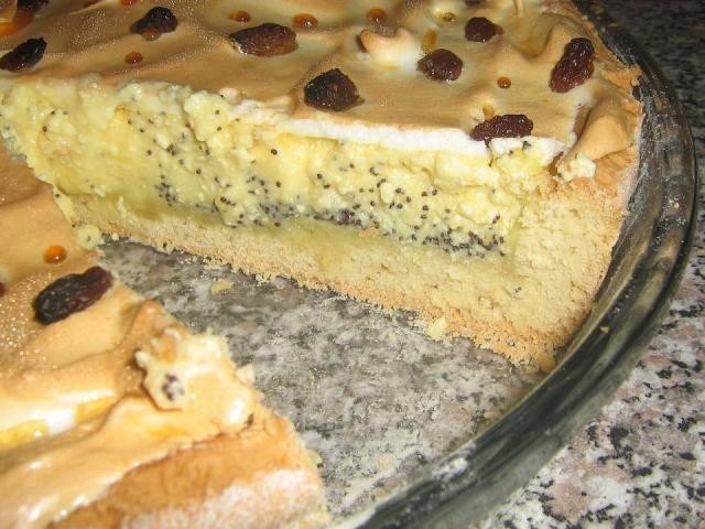 Tarta fina cu branza, mac si acoperis de bezea