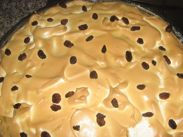 Tarta fina cu branza, mac si acoperis de bezea