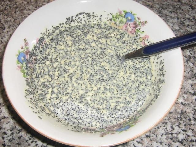 Tarta fina cu branza, mac si acoperis de bezea